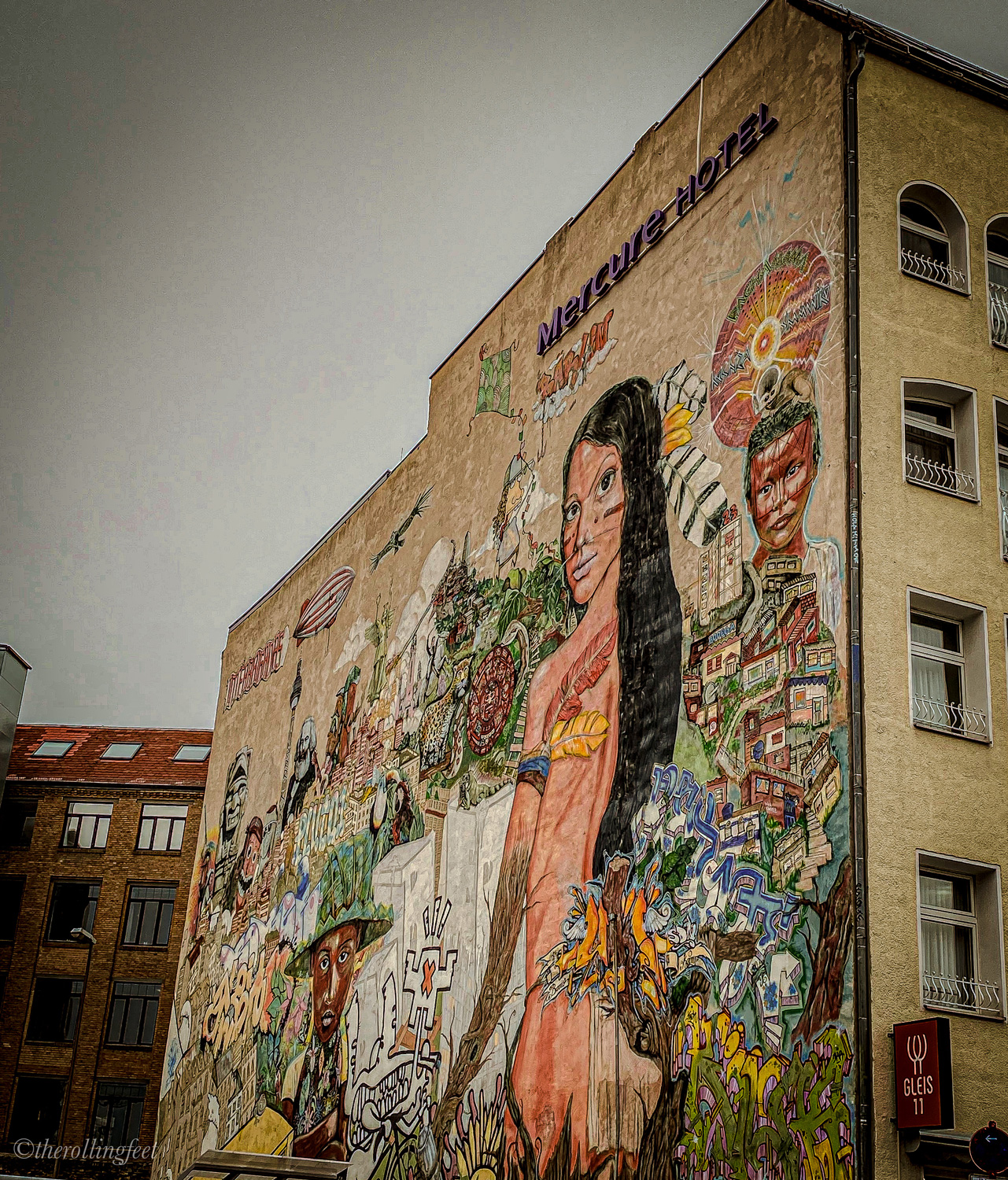 lady and flowers wall art in Berlin