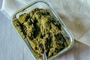 Blended saag in a glass bowl